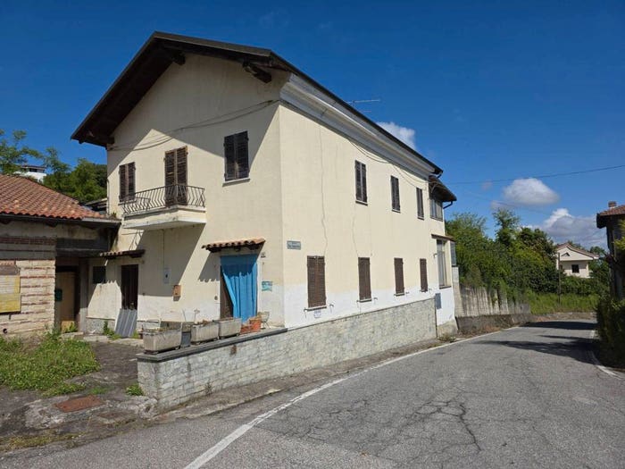 Casa con 6 locali in vendita in Piazza San Sebastiano, Moncestino