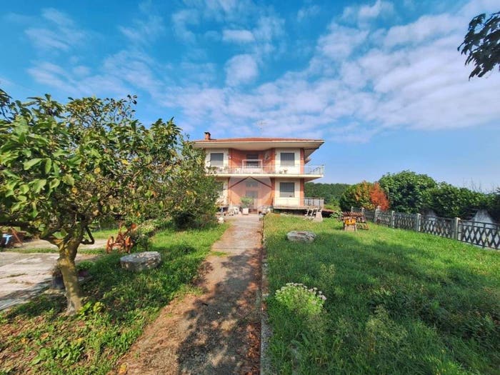 Casa con 6 locali in vendita in Via Palestro, Cossano Canavese