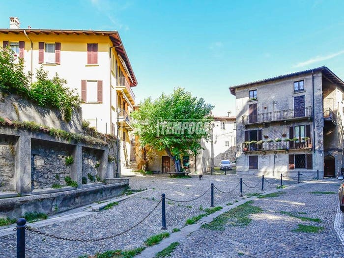Appartamento bilocale in vendita in Via Valaperta, Centro, Erba