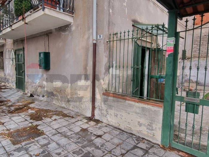 Casa con 6 locali in vendita in Piazza del Ficus, Paternò