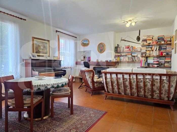 Appartamento con 6 locali in vendita in Via Jhon Fitzgerald Kennedy, Centro, Monzuno