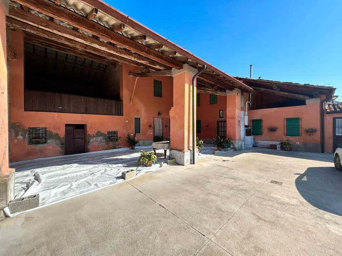 Casa con 6 locali in vendita in Centro, Montodine