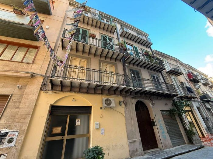Appartamento trilocale in vendita in Via Divisi, Kalsa, Palermo