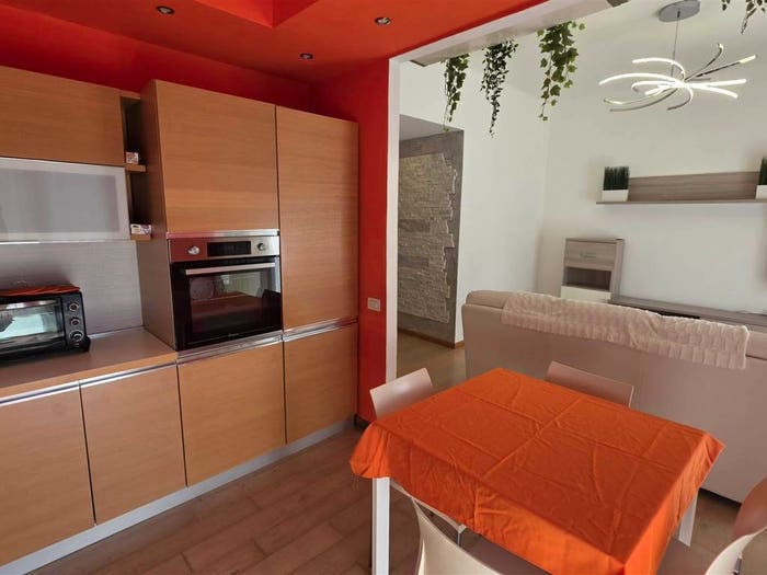 Appartamento con 6 locali in affitto in VIA CHIOCCHETTI, Serra Riccò