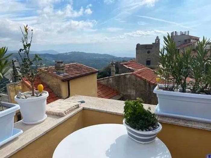 Casa con 6 locali in vendita in Vico Del Vento, Cipressa