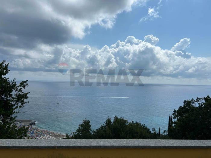Casa con 6 locali in vendita in Bergeggi