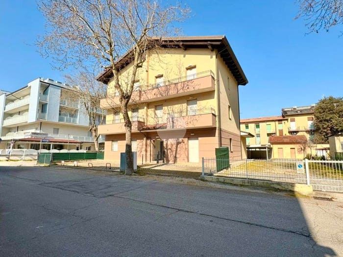 Appartamento trilocale in vendita in Viale EFermi, Villamarina Mare, Cesenatico