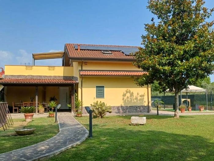 Casa con 6 locali in vendita in Viale Galileo Galilei, Avenza, Carrara