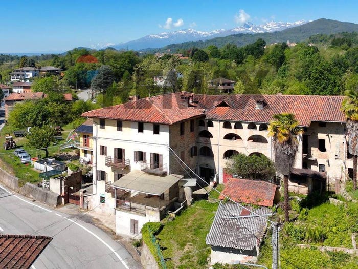 Casa con 6 locali in vendita in Frazione Perissinotto, Casapinta
