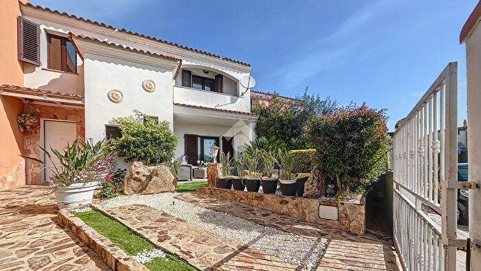 Casa trilocale in vendita in Via Petta, Olbia