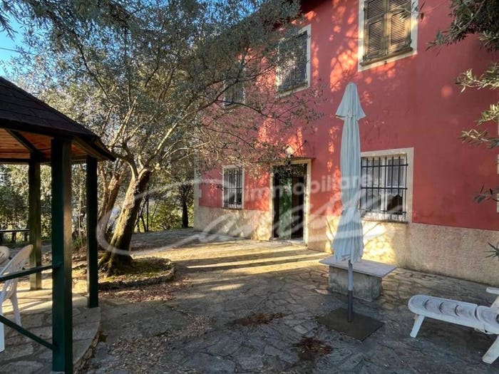 Casa con 5 locali in vendita in Passo Nicolò Maggi, Avegno