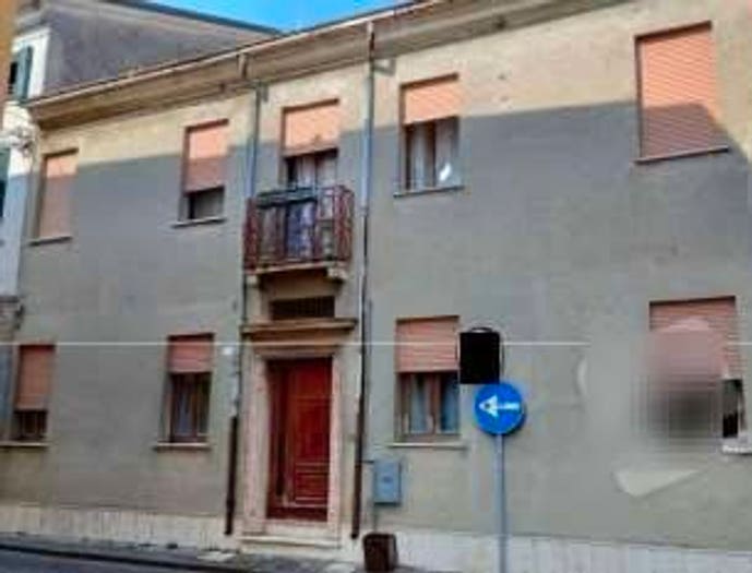 Casa con 6 locali in vendita in Via Terranova, Centro, Adria