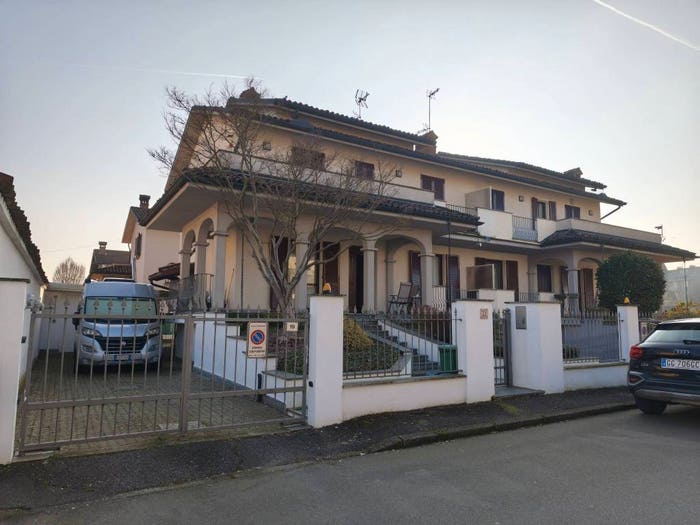 Casa quadrilocale in vendita in Via Giovanni Pascoli, Centro, Belgioioso