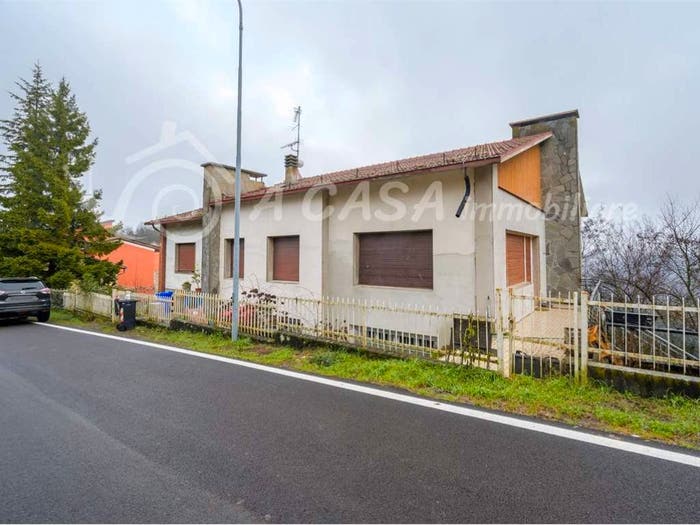 Casa con 6 locali in vendita in Strada Provinciale di Mulazzano, Lesignano de' Bagni
