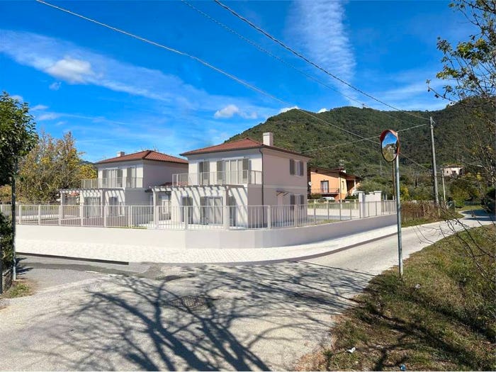 Casa con 5 locali in vendita in dogana, Casano Dogana Isola, Luni