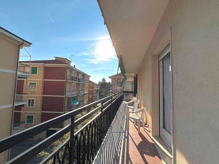 Appartamento trilocale in vendita in Via Genova, Centro, Pietra Ligure
