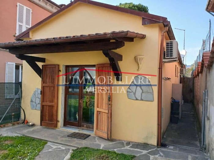 Casa trilocale in vendita in Viale Stazione, Centro, Massa