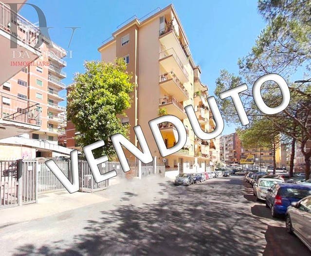 Appartamento quadrilocale in vendita in Via E A Mario, Arenella, Napoli