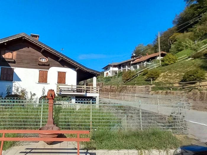 Casa con 6 locali in vendita in Località Valpiana, Valduggia