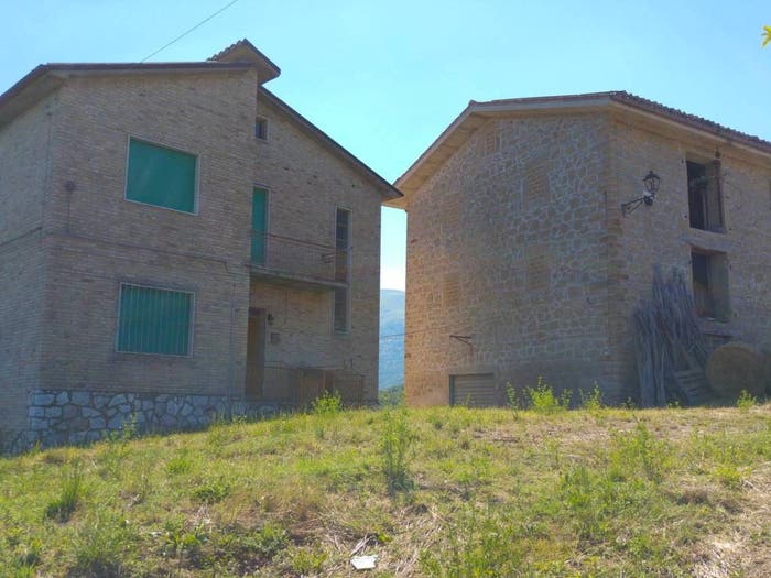 Casa con 6 locali in vendita in Frazione Cerqueto, Montemonaco