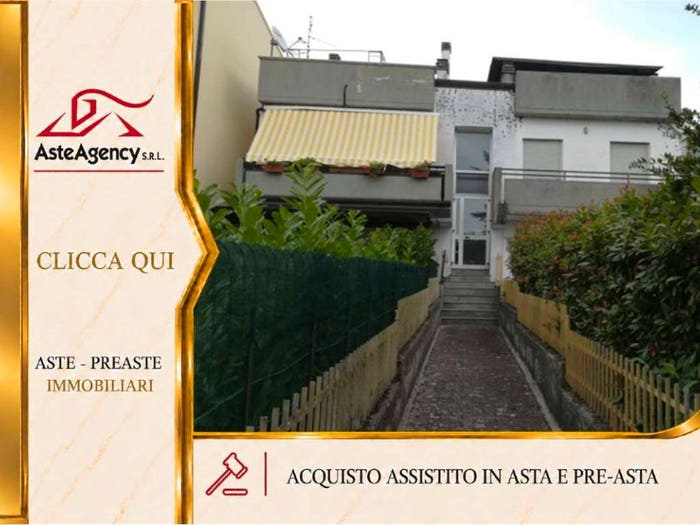 Appartamento quadrilocale in vendita in Via Delle Querce, Centro, Atella