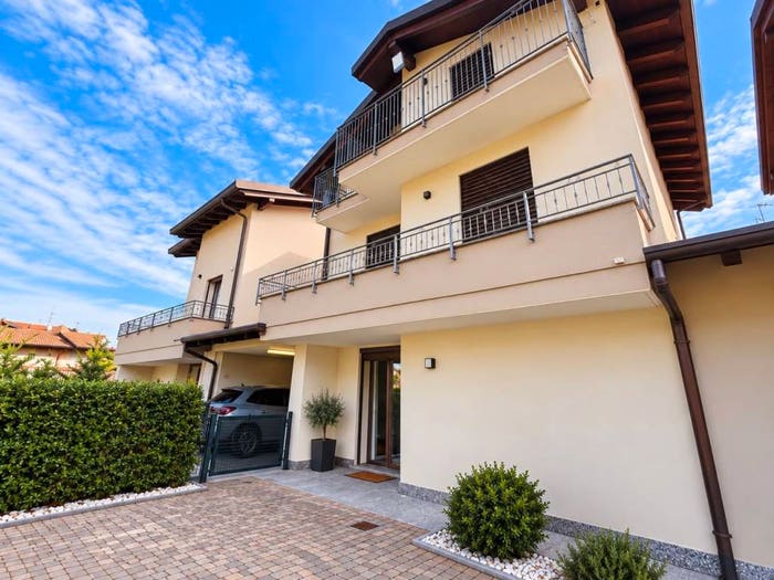 Casa quadrilocale in vendita in Via Cesare Abba, Centro, Fino Mornasco