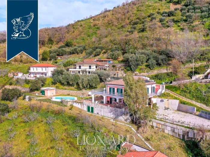 Casa con 6 locali in vendita in Castellabate