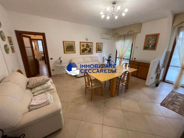 Appartamento con 5 locali in vendita in Via Pisa, Marina di Massa Centro, Massa