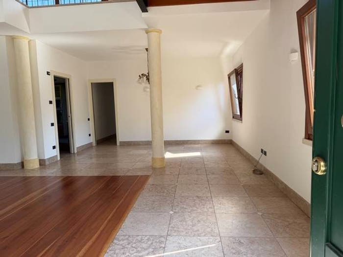 Casa con 6 locali in vendita in Via Villa, Lumignano, Longare