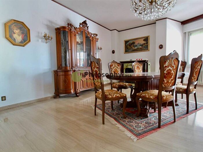 Appartamento con 6 locali in vendita in Via Alcide De Gasperi, Stazione, Ancona
