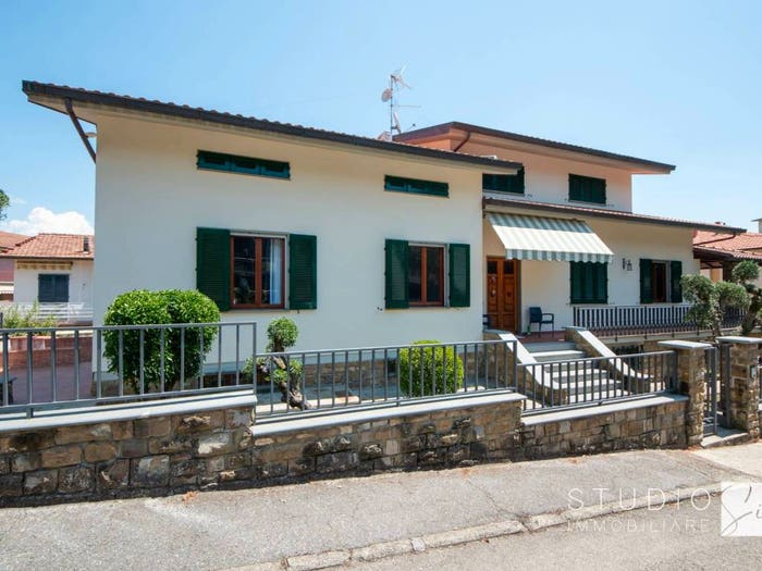Casa con 6 locali in vendita in Viale dei Tigli, Capostrada, Pistoia