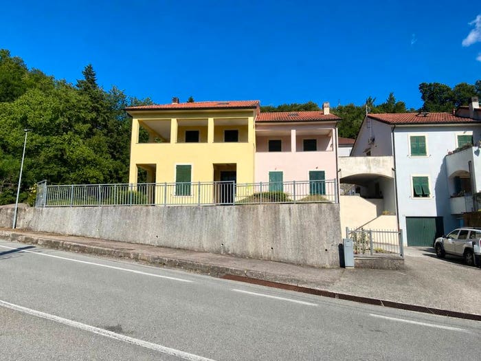 Casa con 6 locali in vendita in Via Maurizio Caranza, Centro, Varese Ligure