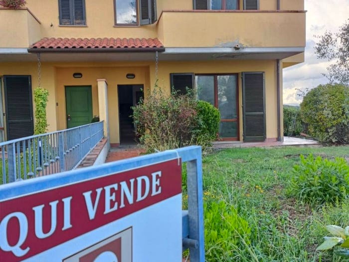 Casa con 6 locali in vendita in Via Poggiarelli, Terricciola