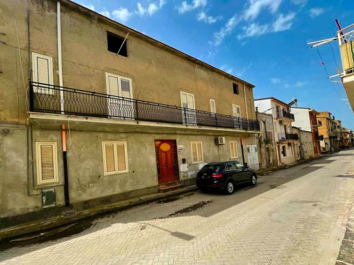 Casa con 6 locali in vendita in Campobello di Licata