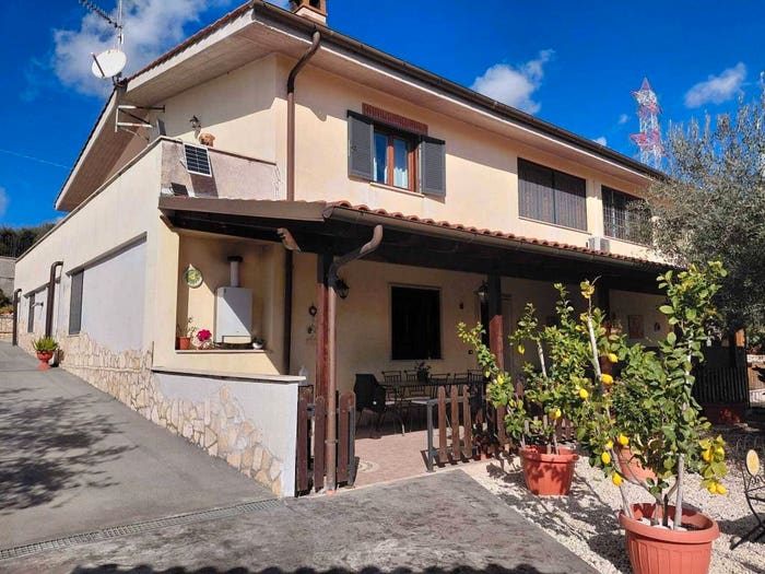 Casa con 6 locali in vendita in Via Roma, Centro, Marcellina