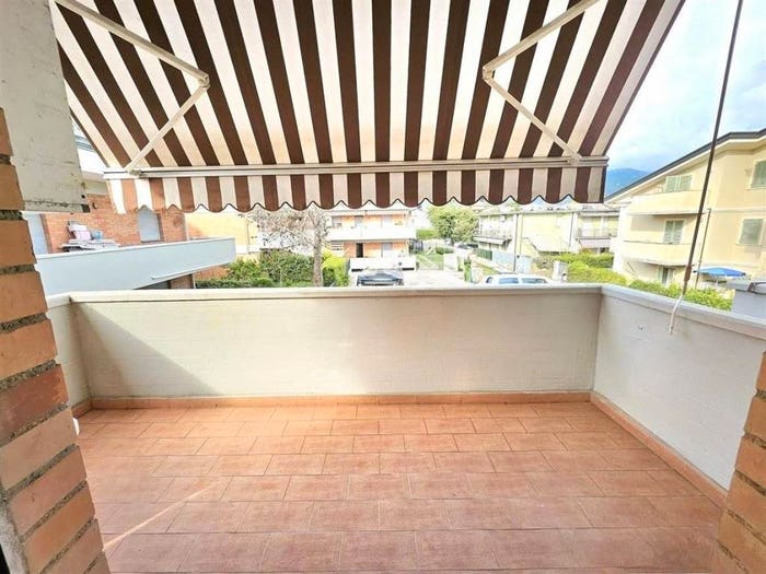 Appartamento quadrilocale in vendita in Marina di Massa Centro, Massa
