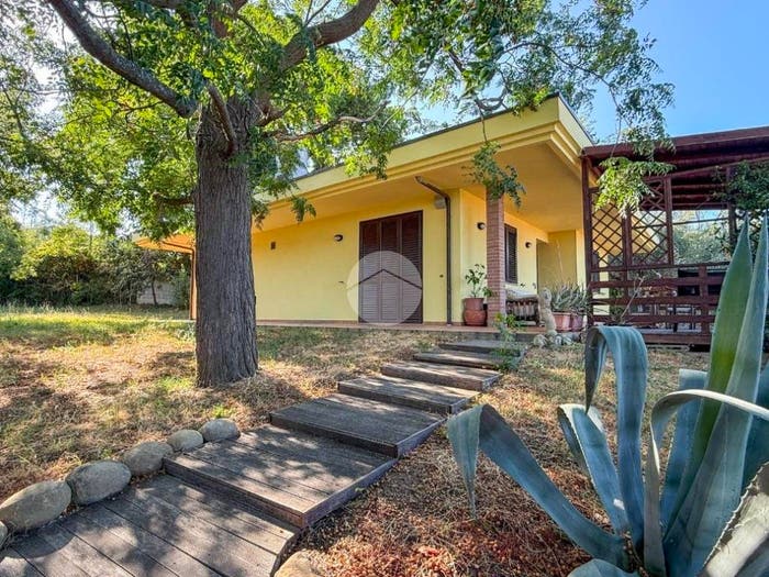 Casa con 6 locali in vendita in Via Serra, San Clemente