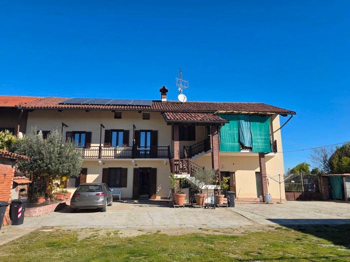 Casa con 6 locali in vendita in Mazzè