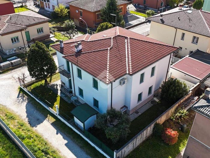 Casa con 5 locali in vendita in Via Giacomo Leopardi, Centro, Caldiero