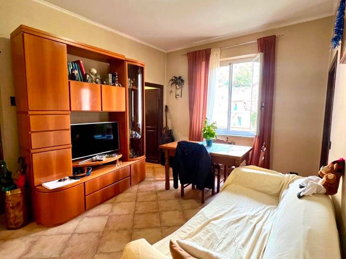 Appartamento quadrilocale in vendita in Via Francesco Campora, Rivarolo, Genova