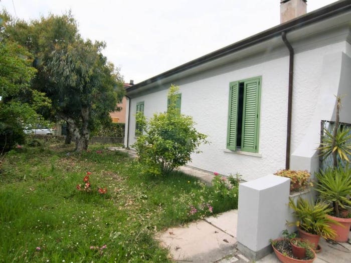 Casa con 6 locali in vendita in Marina di Carrara, Carrara