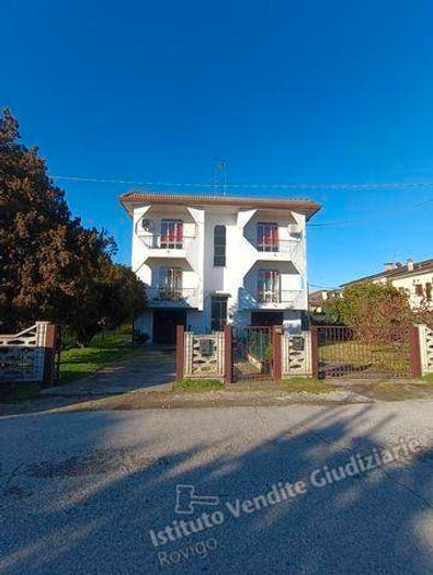 Appartamento con 6 locali in vendita in Via degli Estensi n, Centro, Occhiobello