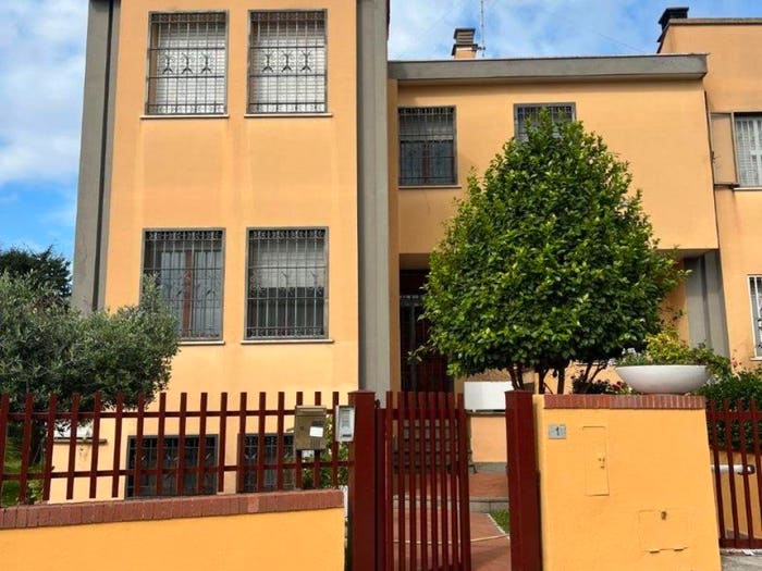 Casa con 6 locali in vendita in Via Luigi Cherubini, Semicentro, Aprilia