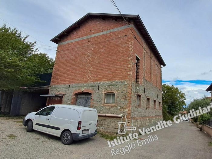 Casa con 6 locali in vendita in Via Corciolano, Teneggia, Baiso