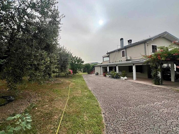 Casa con 6 locali in vendita in Strada di San Germano, Case Bruciate, Pesaro