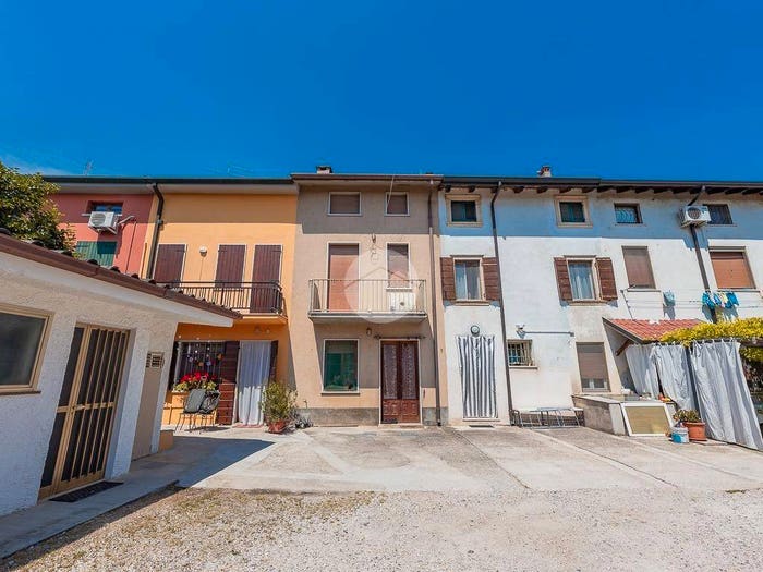 Casa con 5 locali in vendita in Via Giuseppe Mazzini, Villafranca di Verona