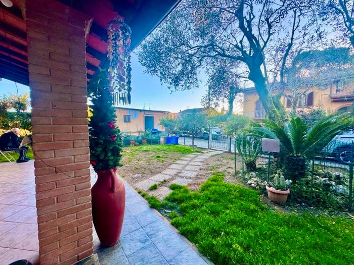 Casa trilocale in vendita in Via del Fescione, Ronchi Poveromo, Massa