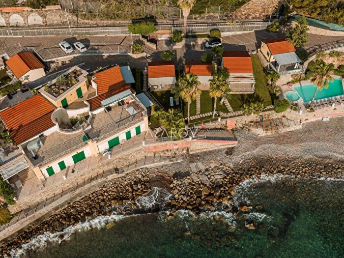 Casa bilocale in vendita in Via Madonna Ruota, Arziglia Madonna della Ruota, Bordighera
