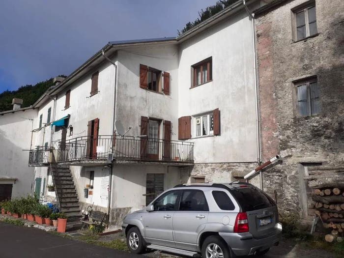 Casa con 6 locali in vendita in Via Barbagelata, Lorsica