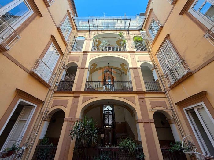 Appartamento quadrilocale in vendita in Via Duomo, Centro Storico, Napoli
